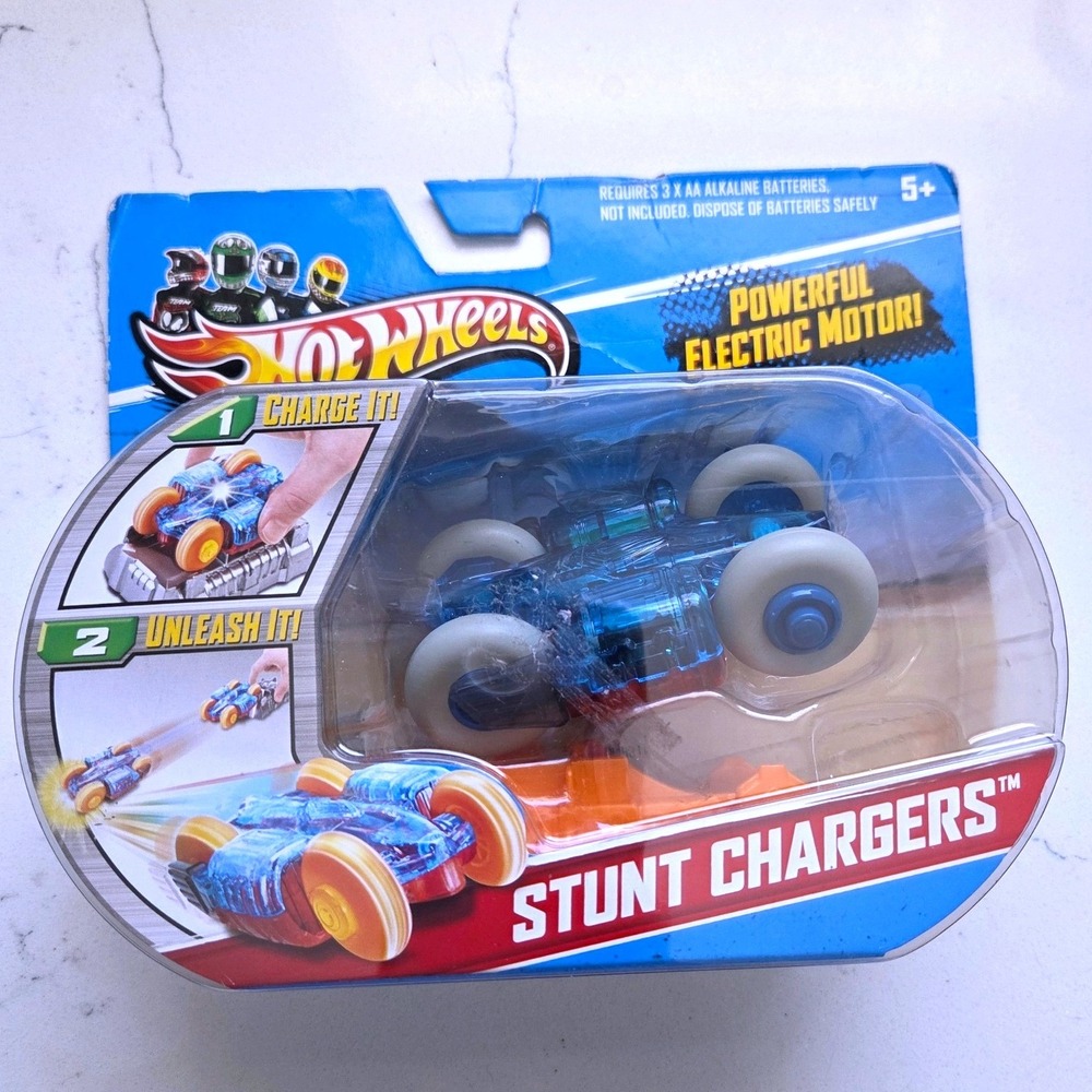 Hot Wheels Stunt Chargers Blue Translucent Motorized Stunt Vehicle Y2501 NIB